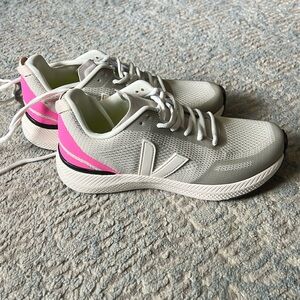 Vera running sneakers